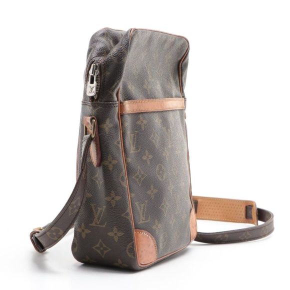LOUIS VUITTON Danube GM Crossbody in Monogram Canvas and Vachetta Leather - Picture 3 of 12